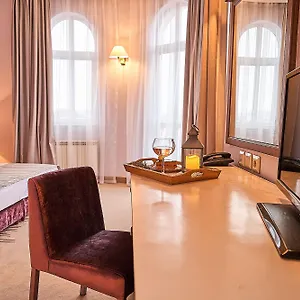 Lion Otel